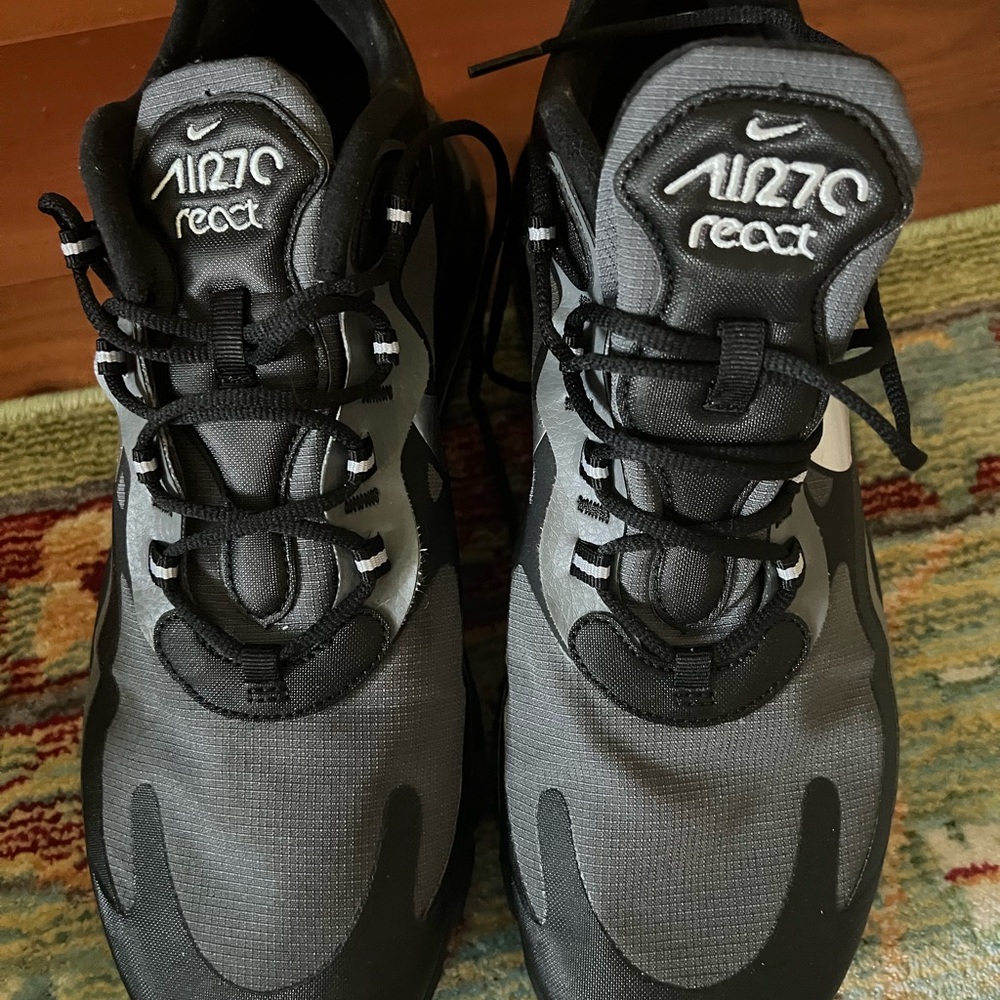 Nike air 270 react.